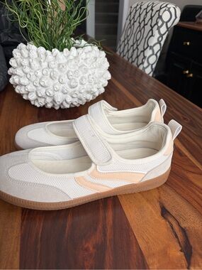 Women’s NYC  Mary Jane Athletic Shoes in Cream & Peach